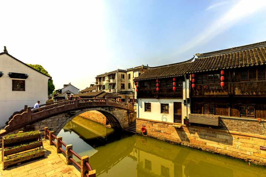 陈凯歌夫妇走红毯，53岁妻子穿全黑服装亮相，她的气场有多强大？游戏画面